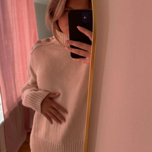 Stickad tröja - Stickad tröja från zara. Storlek 36. Sparsamt använd.