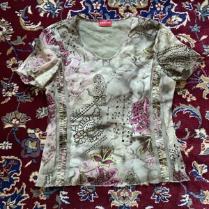 Cool y2k tröja - Cool y2k tröja från märket taifun😋 står ingen storlek men skulle tippa på M👌🏼 Bra skick!