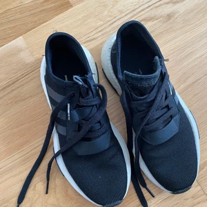 Adidas  - Säljer adidas DOI-S3.1 svarta 38 2/3. Känns som nya, knappt använda 