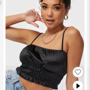 Topp - Topp från Nelly, slutsåld. Passar M-S me större byst💗 köparen står för valfri frakt💗