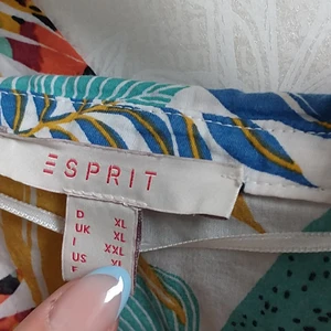 Mönstrad skjorta - Mönstrad skjorta i storlek XL men skulle sitta oversized på min dotter som har st S. Är i gott skick, skriv privat för fler bilder 🥰🥰