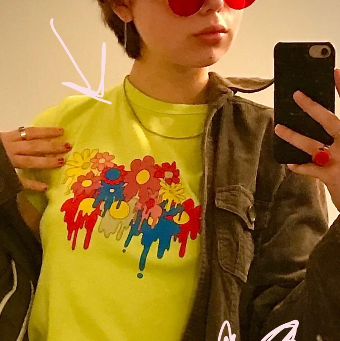 Limegrön top med acid blommor