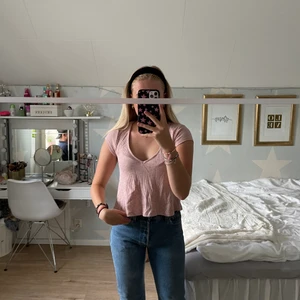 Fin v-ringad topp - Jätte fin och bekväm tröja ifrån Ginatricot i strl S