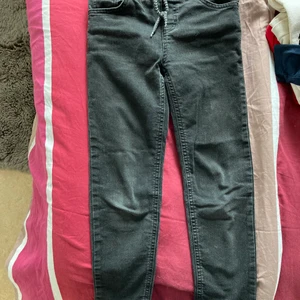 Barnbyxor - byxor för pojkar, i bra skick