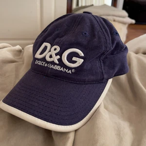 D&G keps  - Marinblå tygkeps från D&G. 