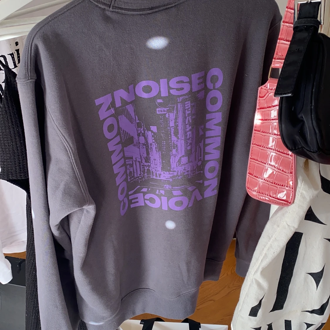 Grå, lila sweatshirt  - 90