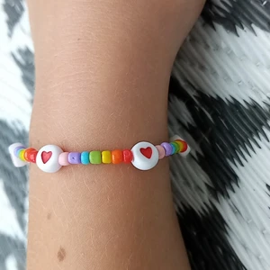 Armband - Detta armband finns i två färger (se min profil) och är gjort av elastisk tråd, nytt och hemmagjort