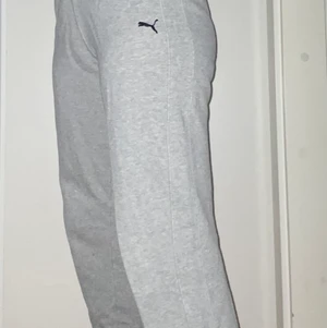 Puma Byxorna  - byxor aldrig slitna, jag klippte dem eftersom jag inte tyckte om formen men annars bra kvalitet!