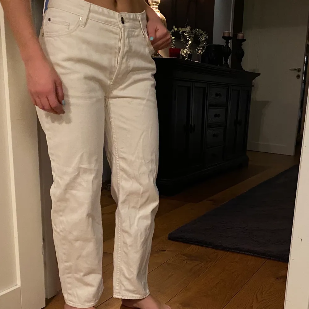 Straight leg jeans från H&M, skit sköna!! Kund står för frakt . Jeans & Byxor.