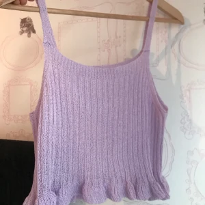 lila topp - så så snygg lila topp !!  jättemjuk och skön, svalare än den ser ut och perfekt för sommar 🦋