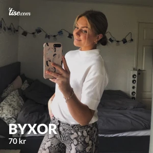 Byxor - Byxor med orm imitation 