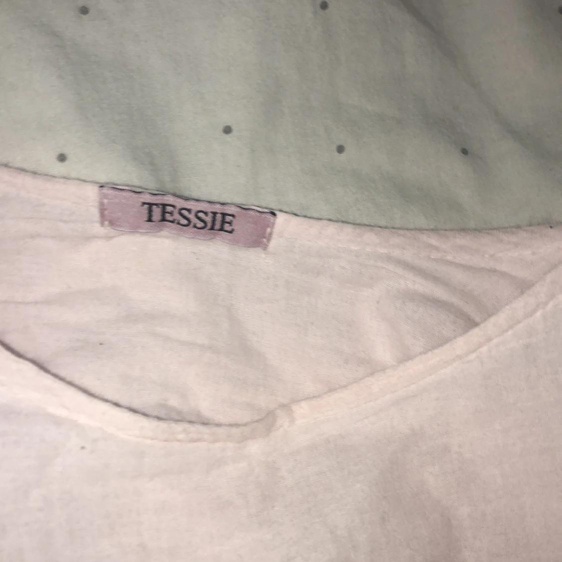 Tessie top med volanger  - 90