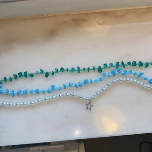 Halsband - Säljer dessa  halbsand! Hör av dig om vilket du vill ha, säljer dem för 50kr st inkl frakt! Gå in på min profil för att se mer detaljer om varje halsband. 