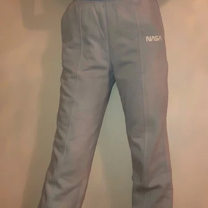 Nasa, ljus blå mjukisbyxer  - 70kr plus 39frakt (: