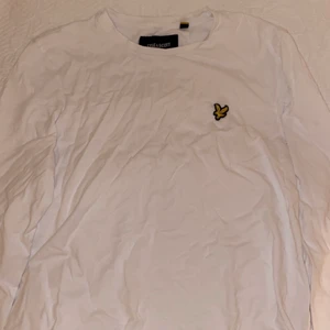 Lyle & Scott longsleeve - Sälje min Lyle & Scott longsleeve som är i fint skick.