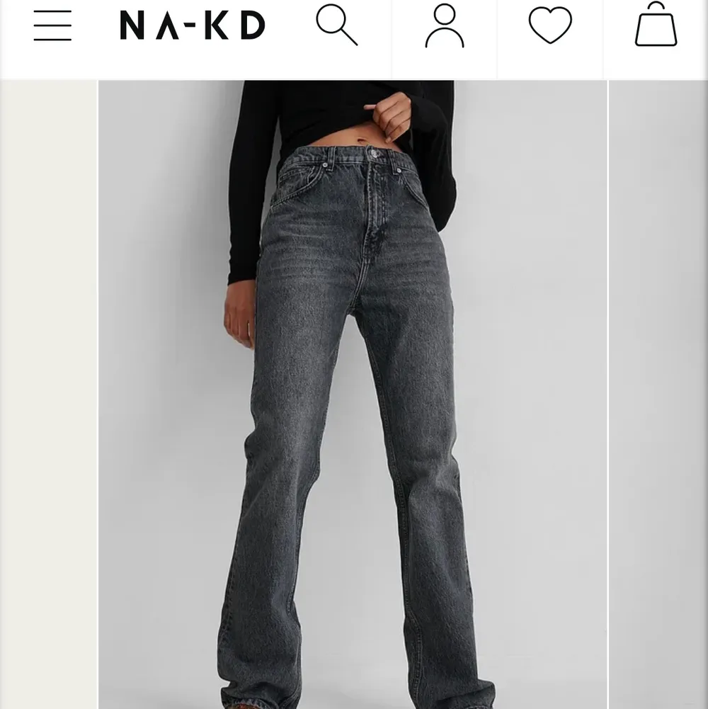 Säljer dessa slutsålda skitsnygga jeans från mango fast köpta på NA-KD i storlek 34. Säljer pågrund av att dem tyvärr är lite förstora i midjan för mig. (Aldrig använda) Säljer för 300kr + frakt💕 orginalpris: 599kr. Tar betalt via Swish💫 . Jeans & Byxor.