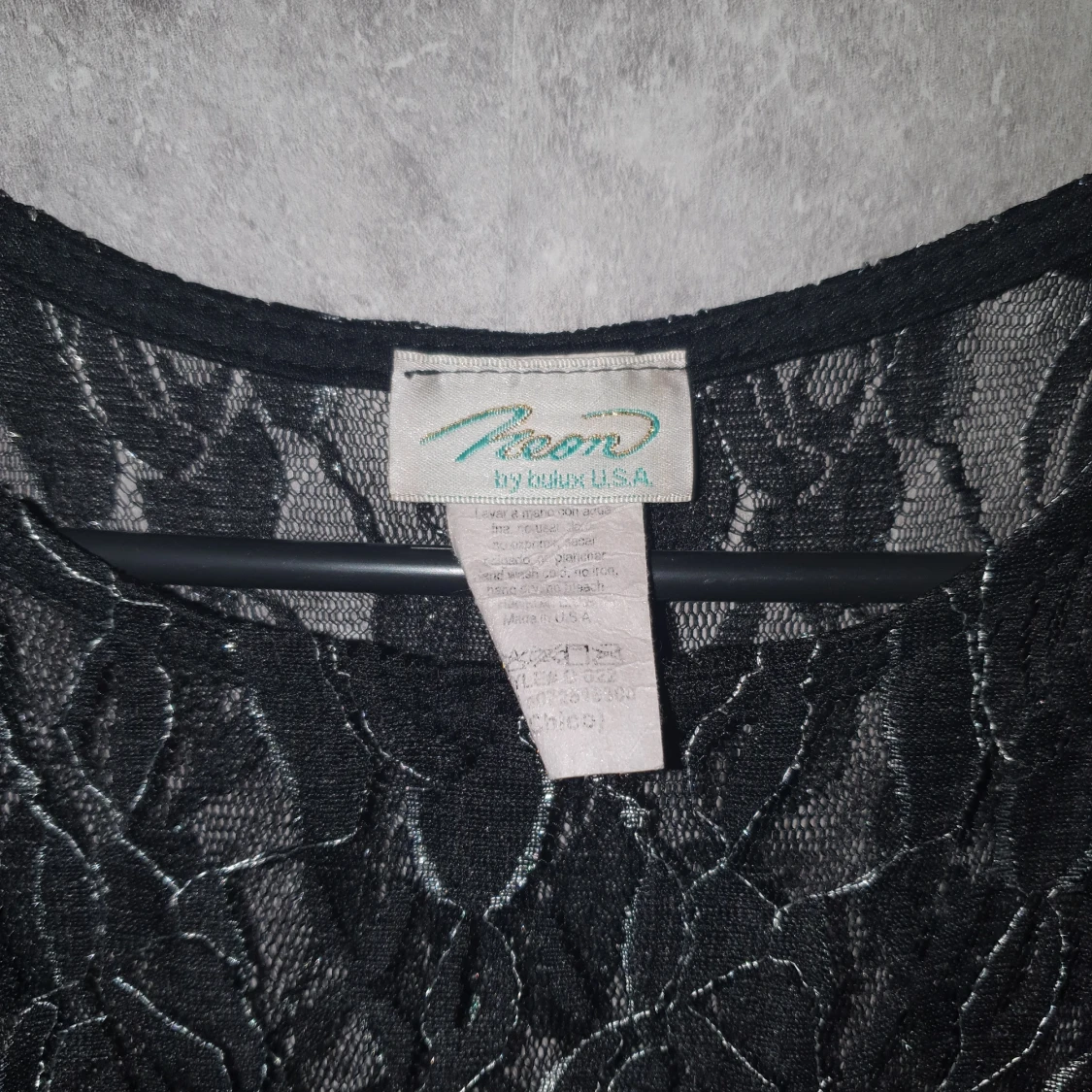 Svart och röd kläning - 91