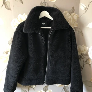 Jacka  - Jacka storlek xs passa medium också  andvänd 2 gånger  ny kostade den 600kr