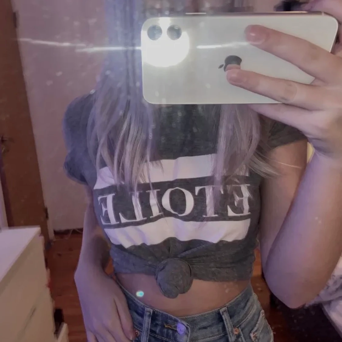 En grå t-shirt - 91