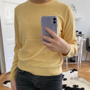 Kashmir tröja - Säljer denna fina kashmirtröja! Frakten ingår i frakten! Den är 20% Kashmir.