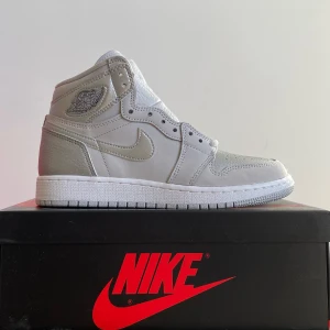 Air Jordan 1 Retro High CO Japan Neutral Gray (GS) - Air Jordan 1 Retro High CO Japan Neutral Gray (GS). Brand new. Size US 4.5Y/ EU 36.5. 2499kr. Meet-up in Stockholm available. No trade/exchange.