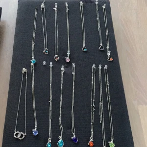 Halsband olika färger - Halsband i mycket fint skick nya 