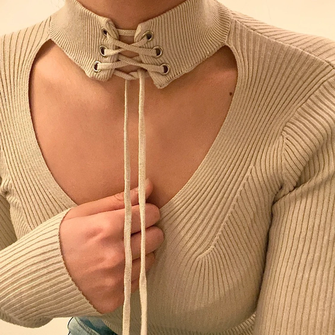 Beige V-ringad tröja  - 91