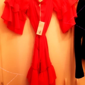 Ny klänning med prislapp. Nypris 1300kr - Helt ny