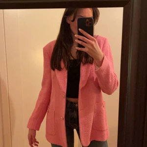Blazer från zara - Oversized Blazer/ kavaj i rosa från zara. Aldrig använd!