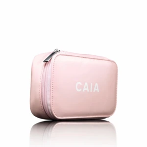 Ny caia necessär - En helt ny caia necessär som jag inte fått användning för. Mått: 19 x 11 x 5 cm💘 nypris 175kr💘 26kr frakt