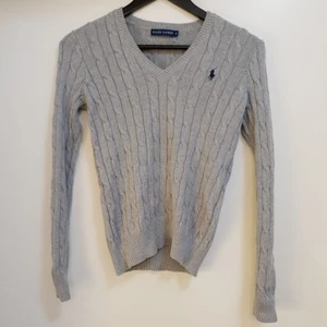 Ralph Lauren tröja - Långärmad Ralph Lauren tröja i grått. I bra skick, använd ett fåtal gånger. Storlek S. 