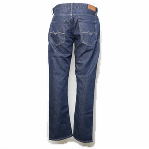 Replay jeans - Asnygga low waist jeans i en fett fin modell som tyvörr är för stora för mig, skicket är som nytt