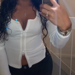 Tröja med dragkedja - Storlek XS helt ny