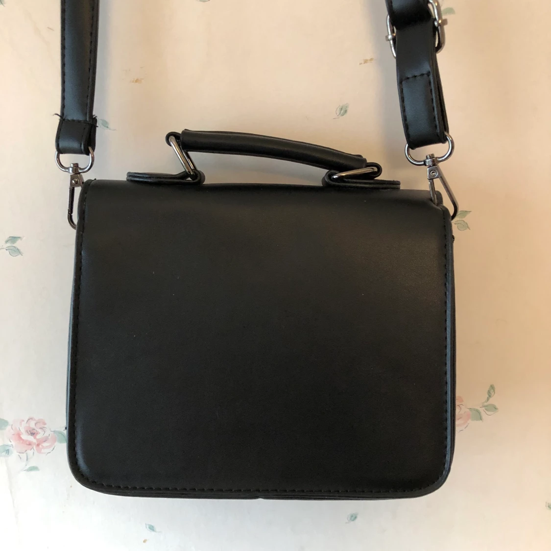Svart crossbody väska - 90