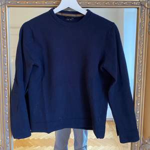 Marinblå stickad tröja från  Massimo Dutti i storlek S. 100kr