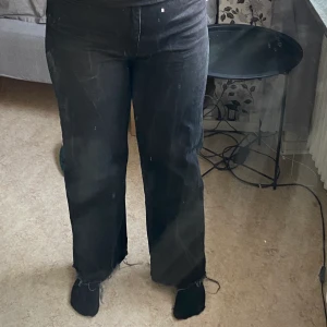 Svarta byxor - Svarta byxor från lager 157 kommer ej till användning 