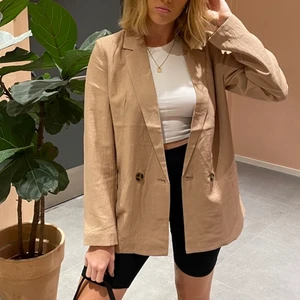 Blazer - Oanvänd blazer (frakt tillkommer🤍)