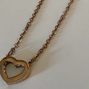 Edblad halsband hjärta - Edblad halsband hjärta, knappt använt 