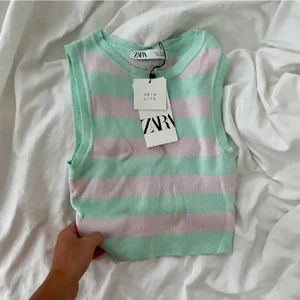 Superfin topp! - Säljer denna superfina randiga topp som tyvärr inte kommer till användning💞 kontakta för fler bilder