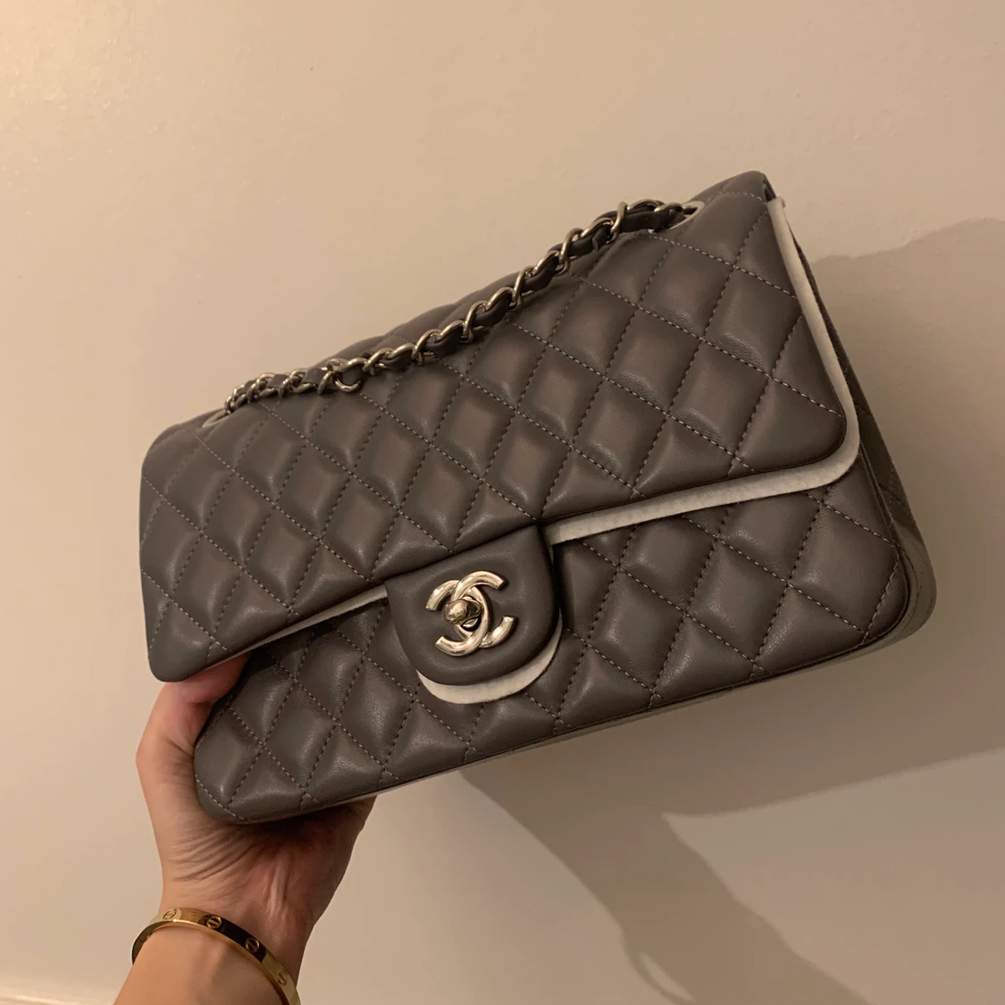 Chanel medium classic flap - 90
