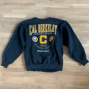 Collegetröja M - Tjock och skön collegetröja i storlek M, men sitter mer som en L