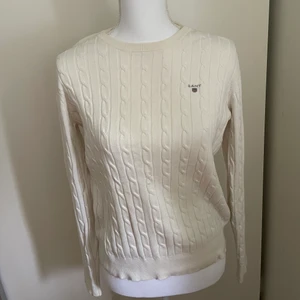 Gant tröja strl M - Fin krämvit Gant tröja som jag ej använder längre!