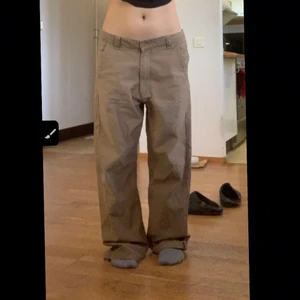 Baggy beige pants - Dom är helt ok skick för jag köpte dom second hand 7/10