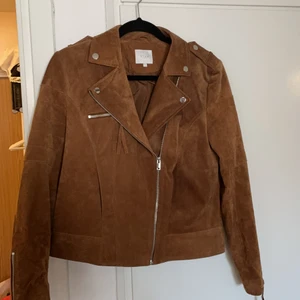 Mocka jacka Vila  - Storlek M från Vila, använd endast ett fåtal gånger så den är i bra skick! 