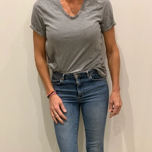 Grå Levi’s T-shirt - Otroligt skön T-shirt från levi’s i strl S men känns som M