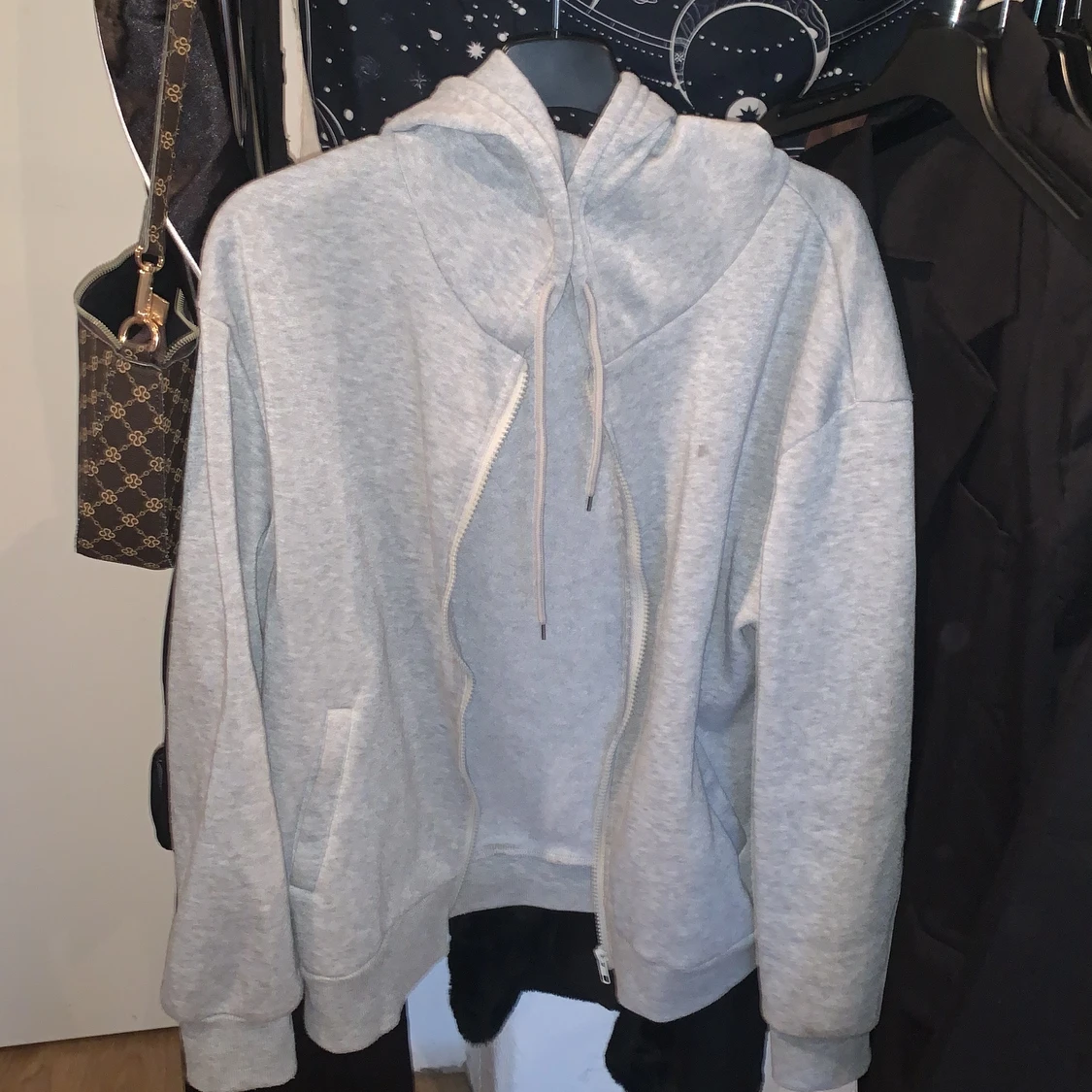 Grå oversize zip hoodie