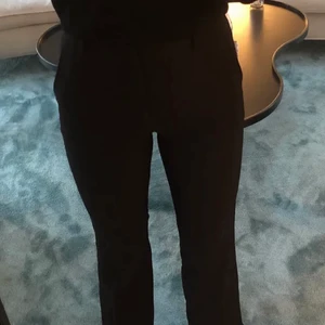 Kostymbyxor bikbok XS svarta  - Fint skick. Säljer pga för små för mig 