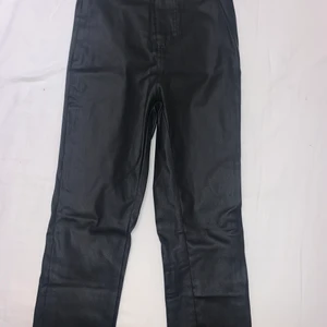 Skinnbyxor - Skinn byxor, passar Xs och i bra skick passa längd upp till 1,70. 