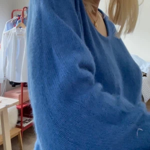 Designers remix - Den här tröjan är den mjukaste någonsin och så fin! Tyvärr lite nopprig, men går att få bort med engångsrakhyvel