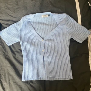 Söt tröja blå  - Helt ny storlek M